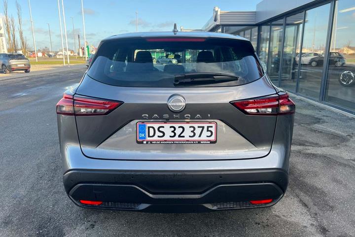 Grå Nissan Qashqai fra 2023