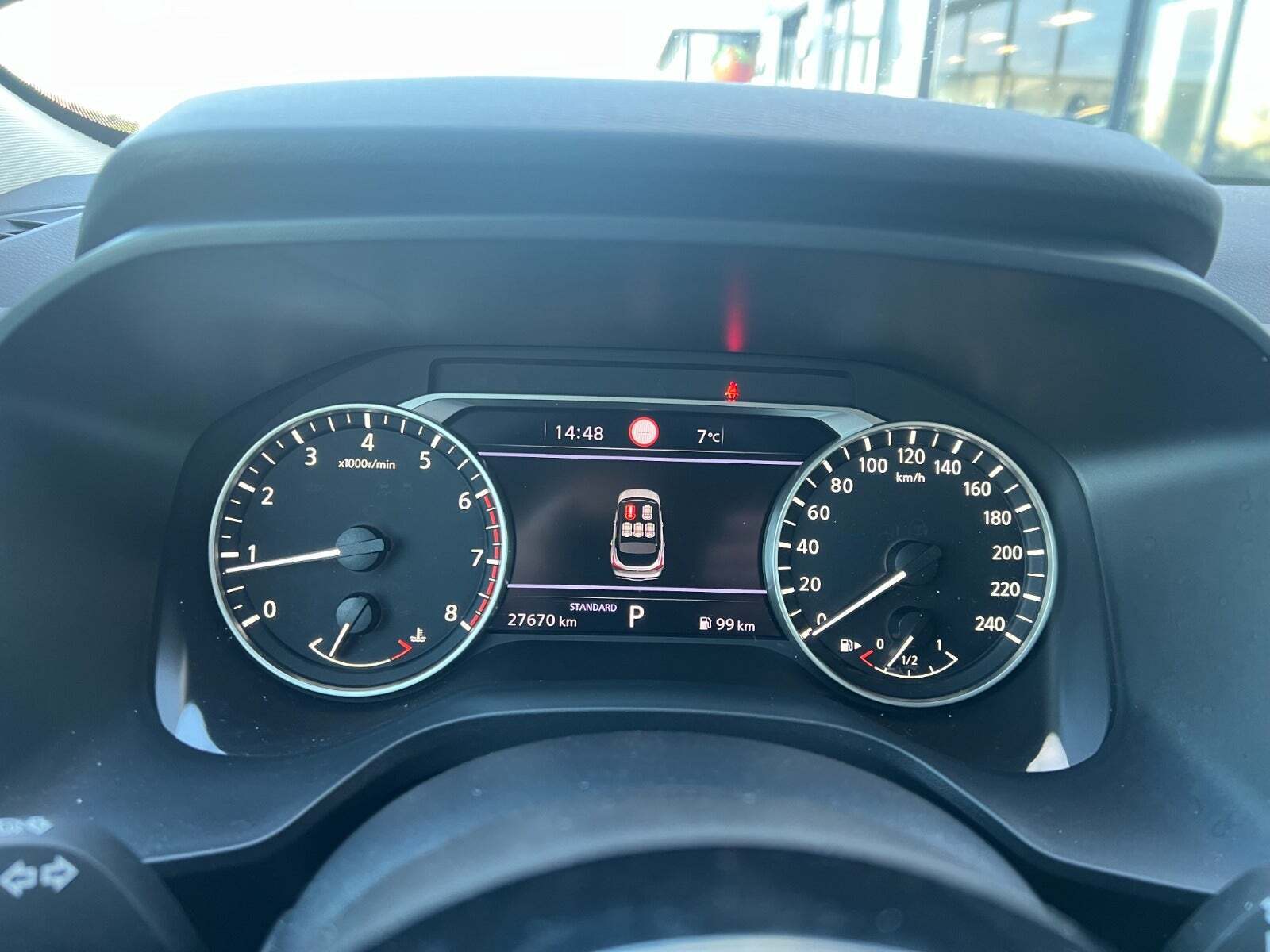 Grå Nissan Qashqai fra 2023