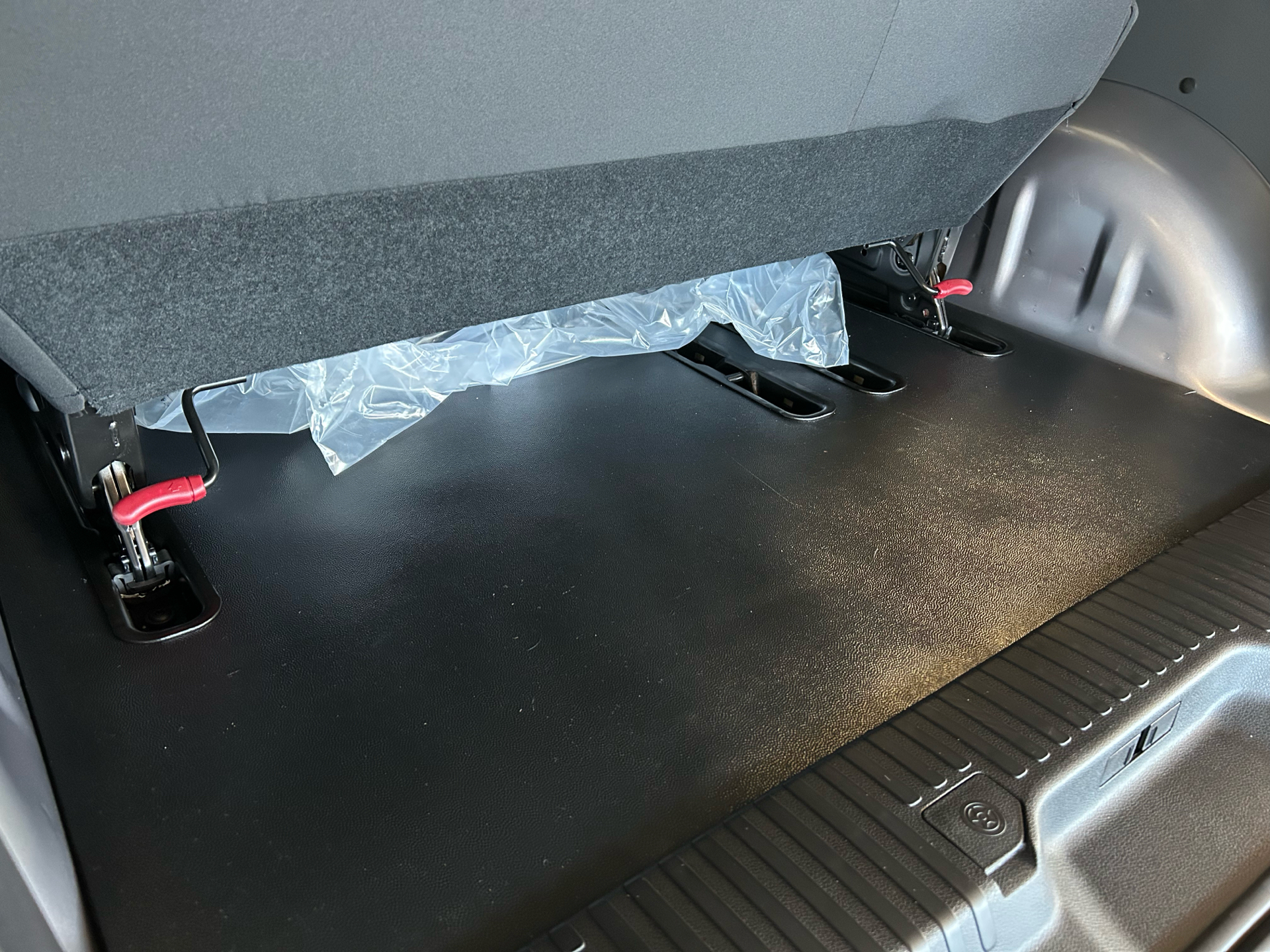 Grå Opel Vivaro-e fra 2023