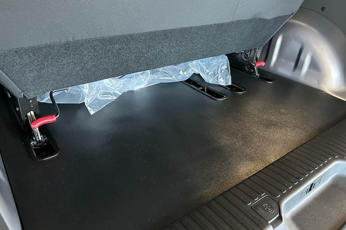 Grå Opel Vivaro-e fra 2023