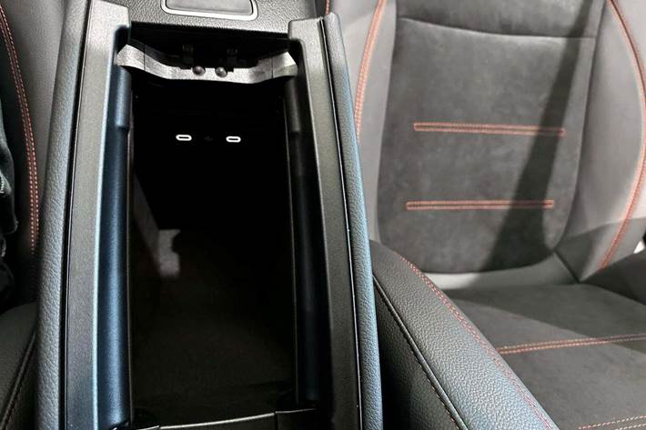 Sort Mercedes EQA350 fra 2024