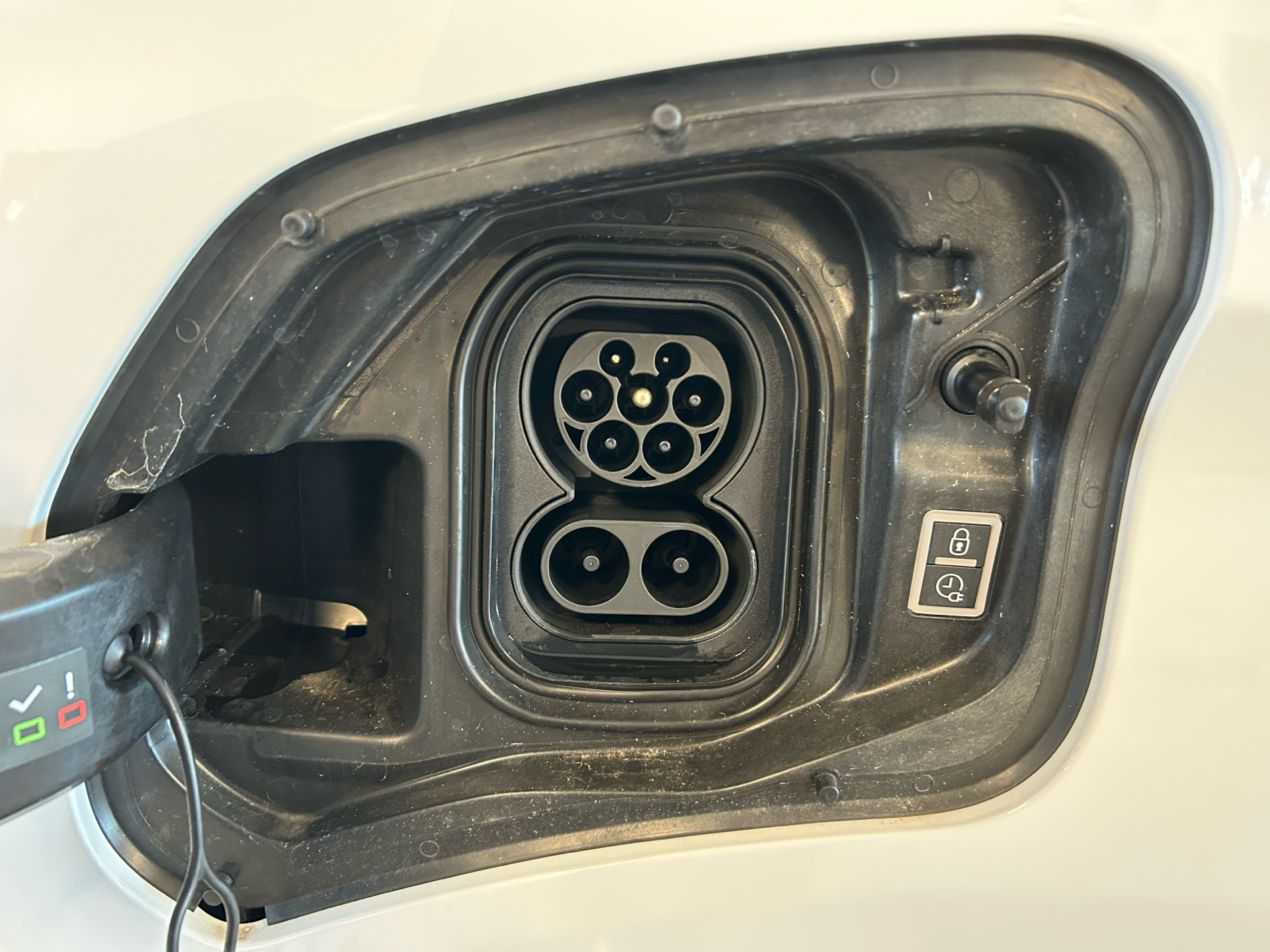 Hvid Opel Vivaro-e fra 2023