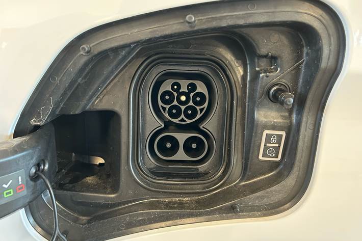 Hvid Opel Vivaro-e fra 2023