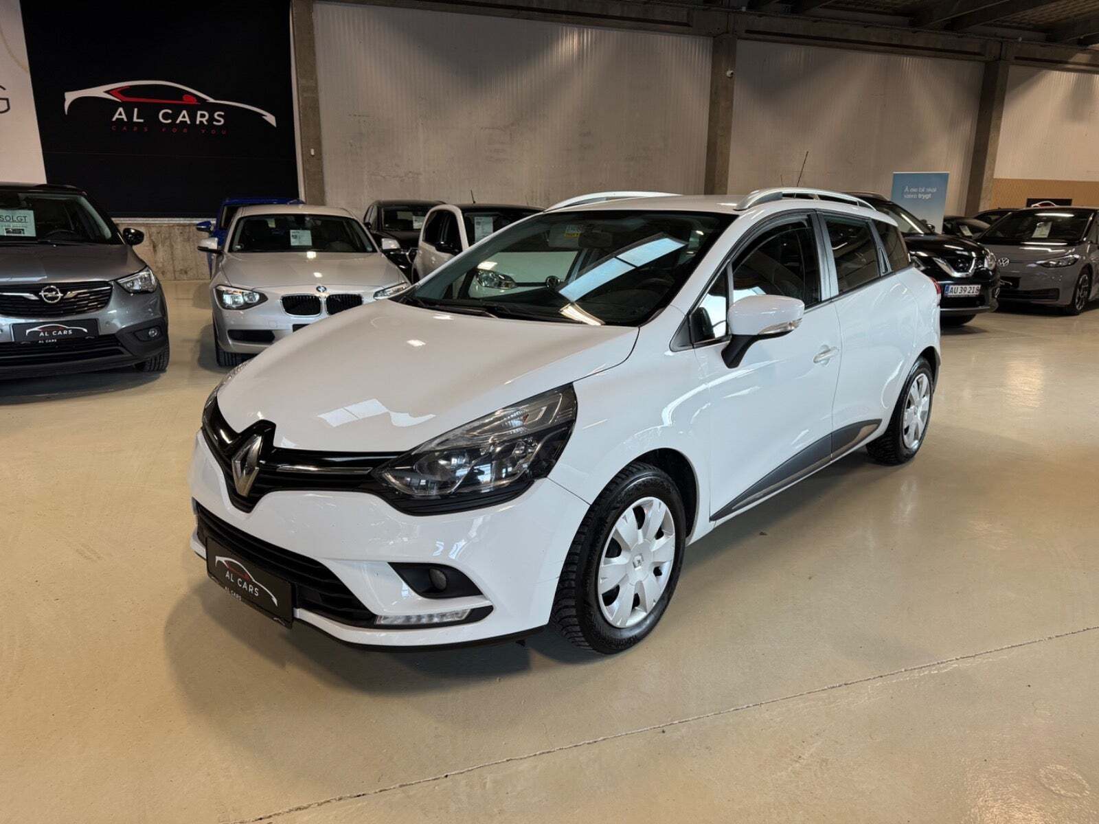 Hvid Renault Clio IV fra 2017 set udefra