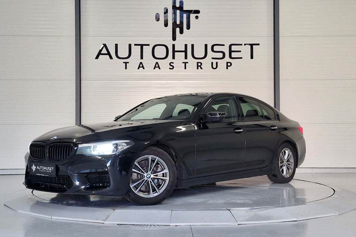 Sort BMW 530i fra 2017 set udefra