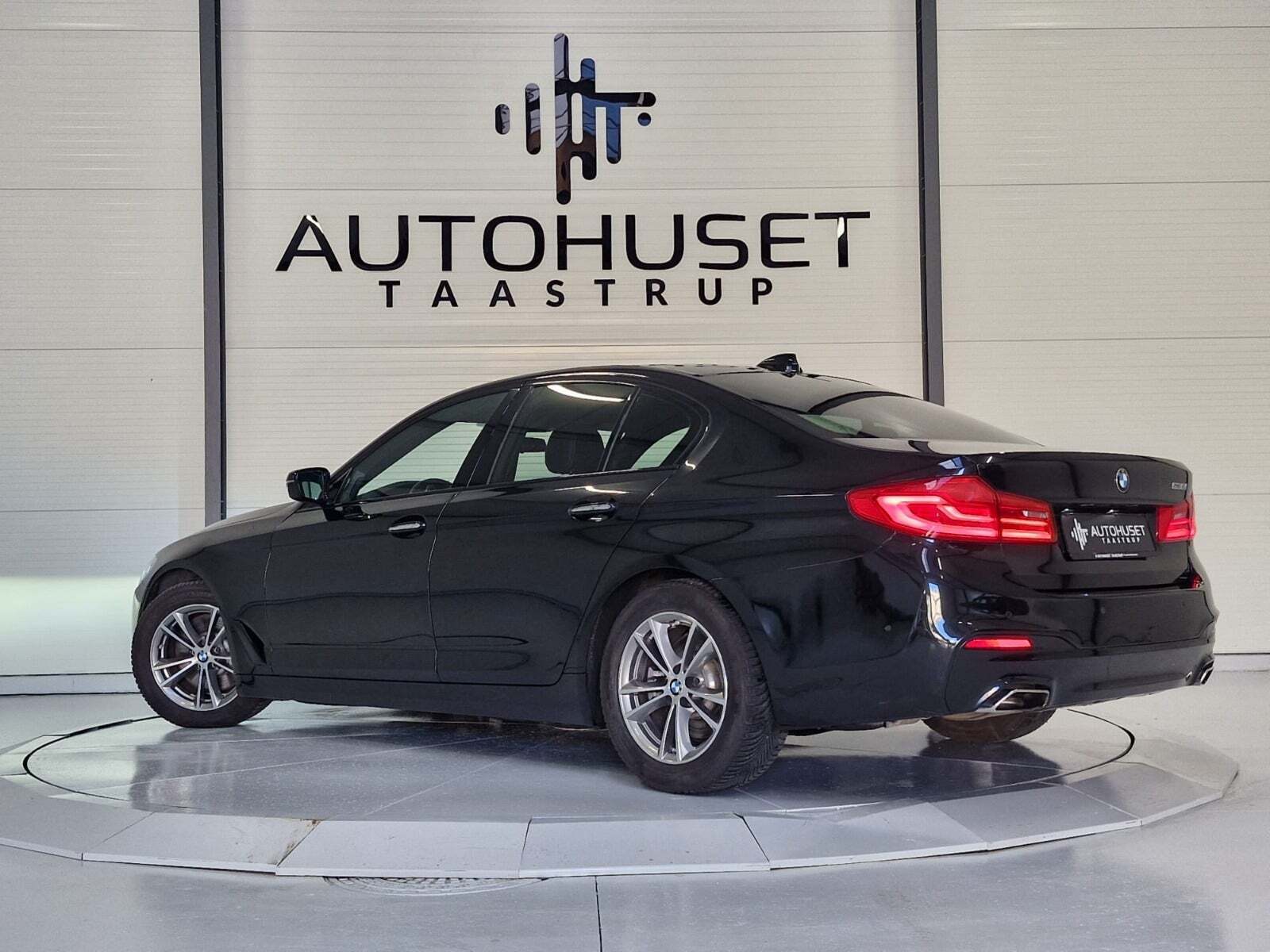 Sort BMW 530i fra 2017