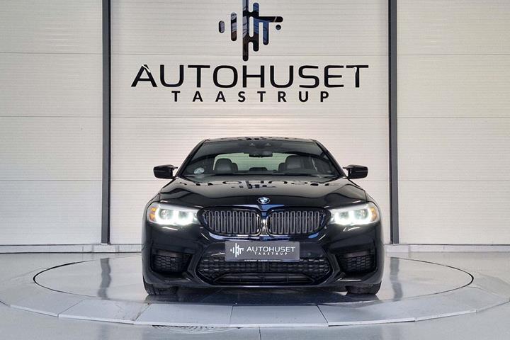 Sort BMW 530i fra 2017
