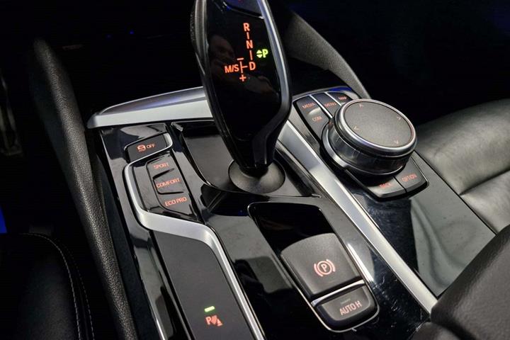 Sort BMW 530i fra 2017