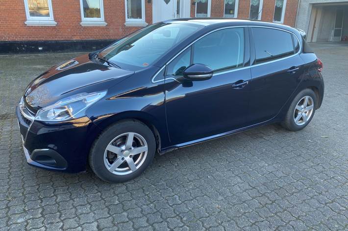 Blå Peugeot 208 fra 2019