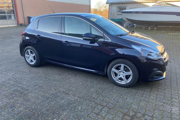 Blå Peugeot 208 fra 2019