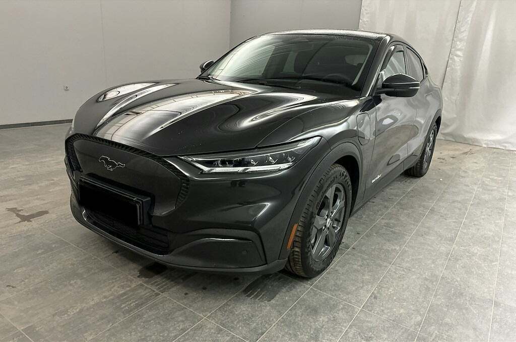 Grå Ford Mustang Mach-E fra 2021 set udefra