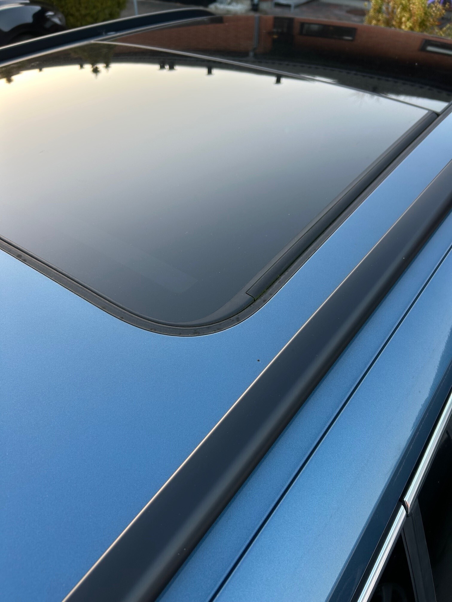 Blå VW Passat fra 2018