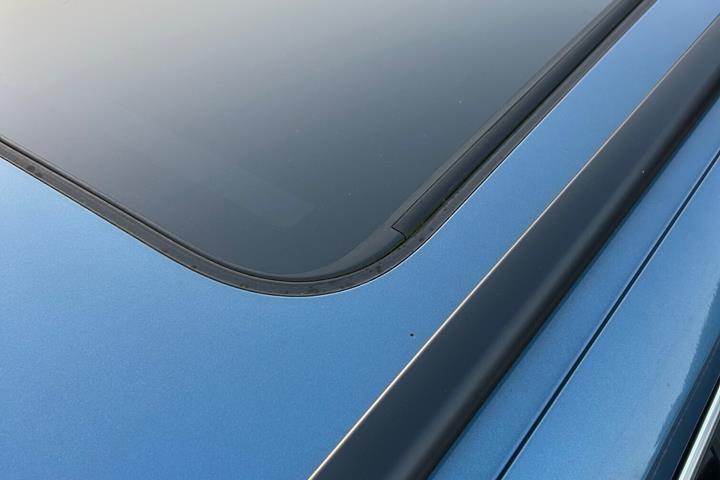 Blå VW Passat fra 2018