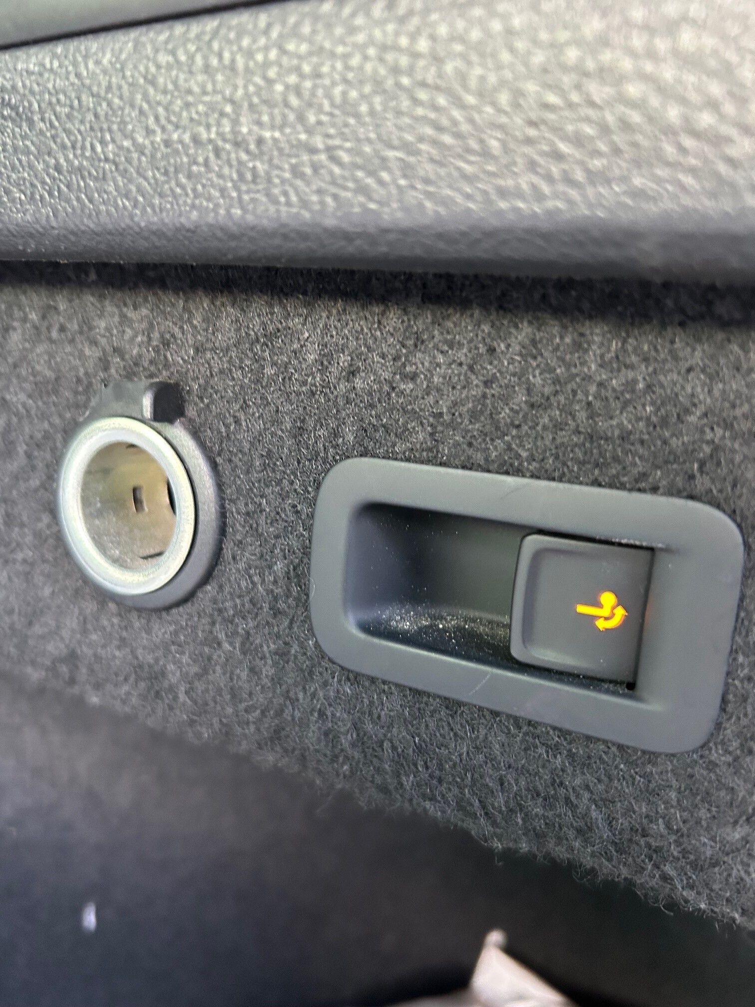 Blå VW Passat fra 2018