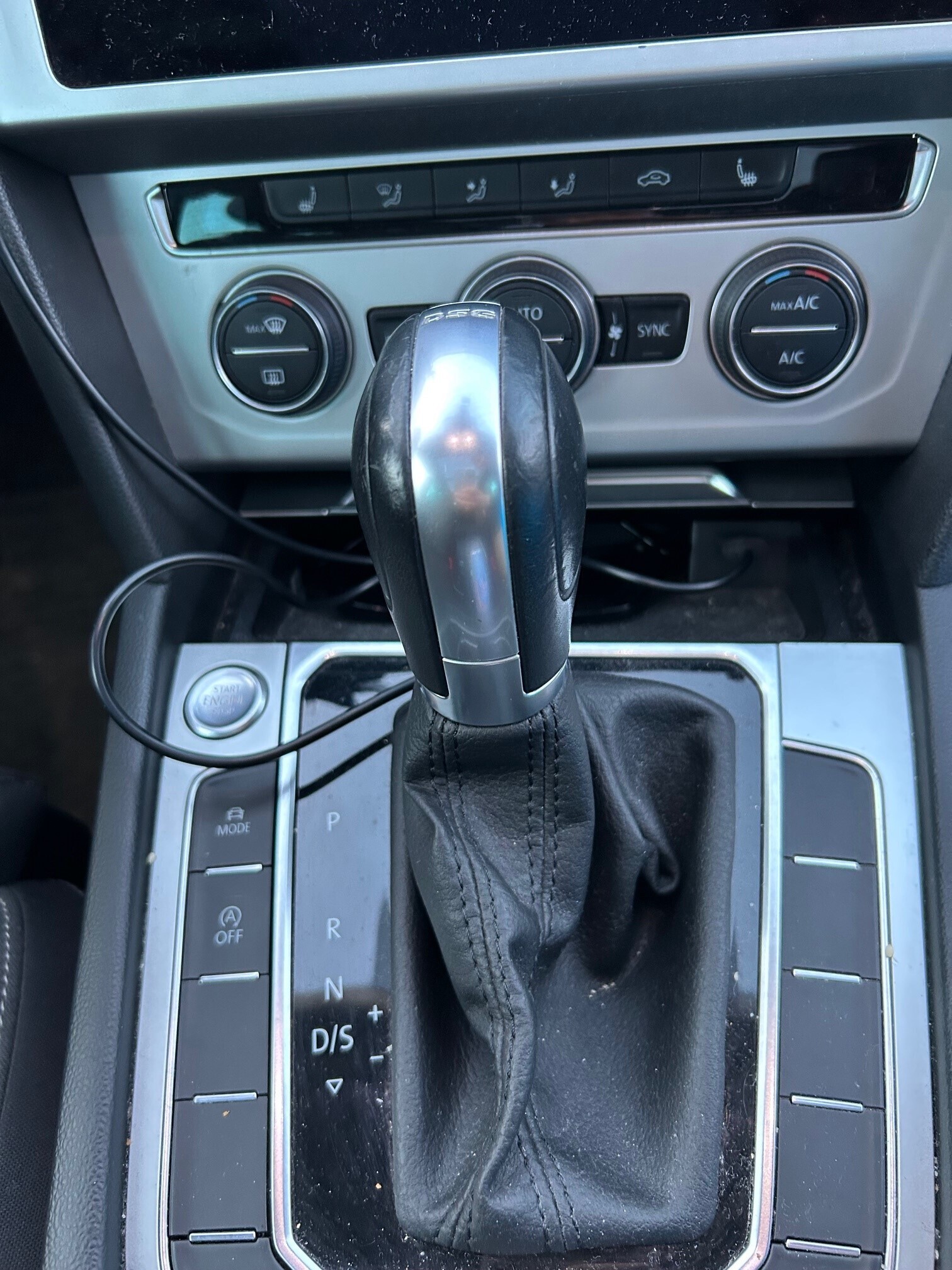 Blå VW Passat fra 2018
