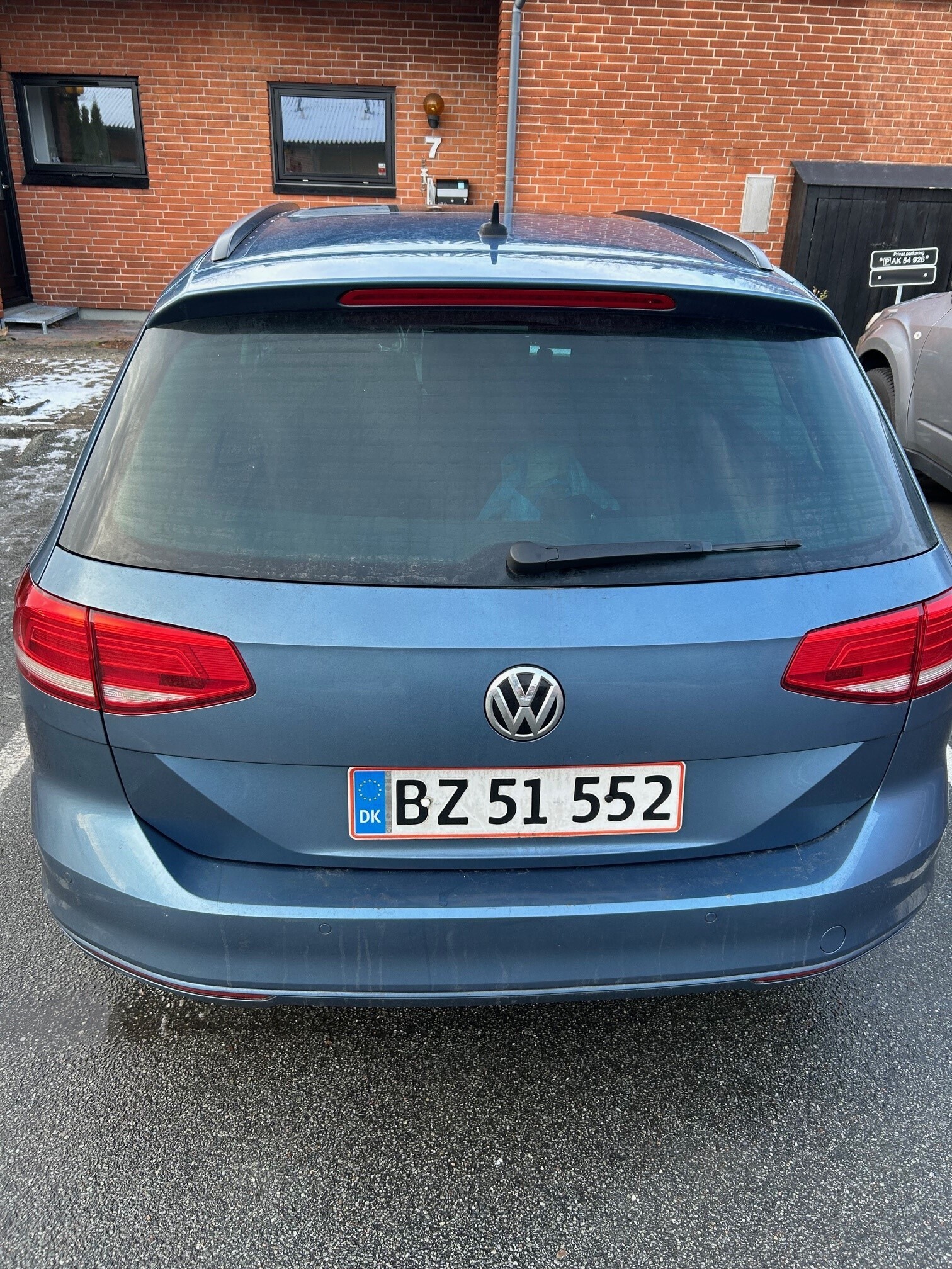 Blå VW Passat fra 2018