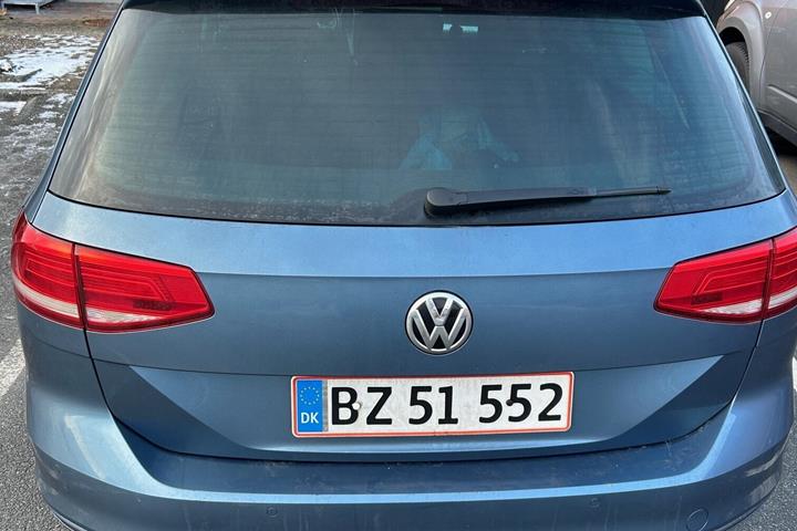 Blå VW Passat fra 2018