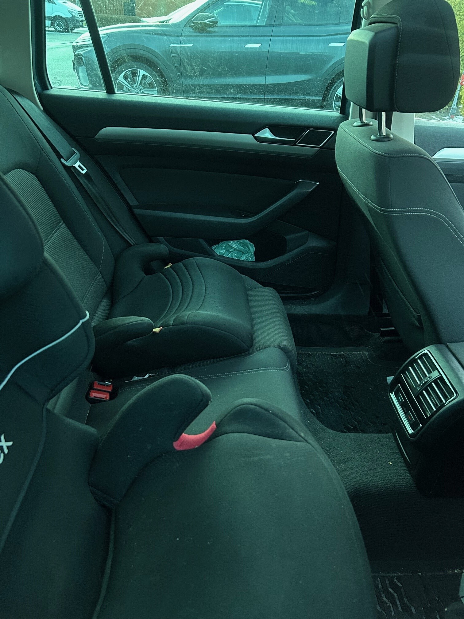 Blå VW Passat fra 2018