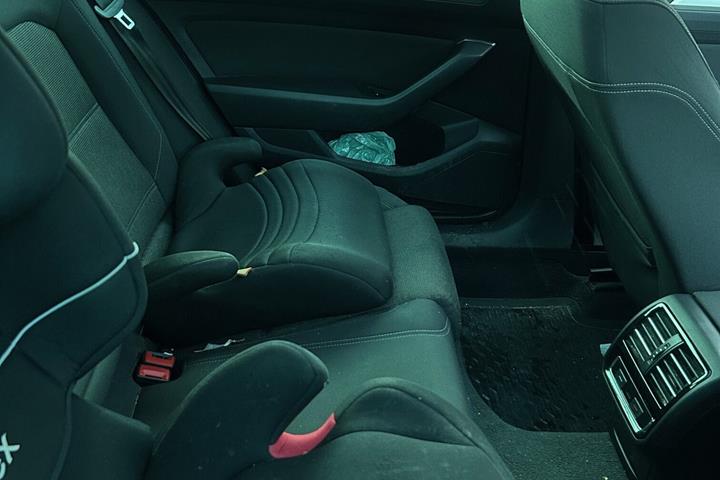 Blå VW Passat fra 2018