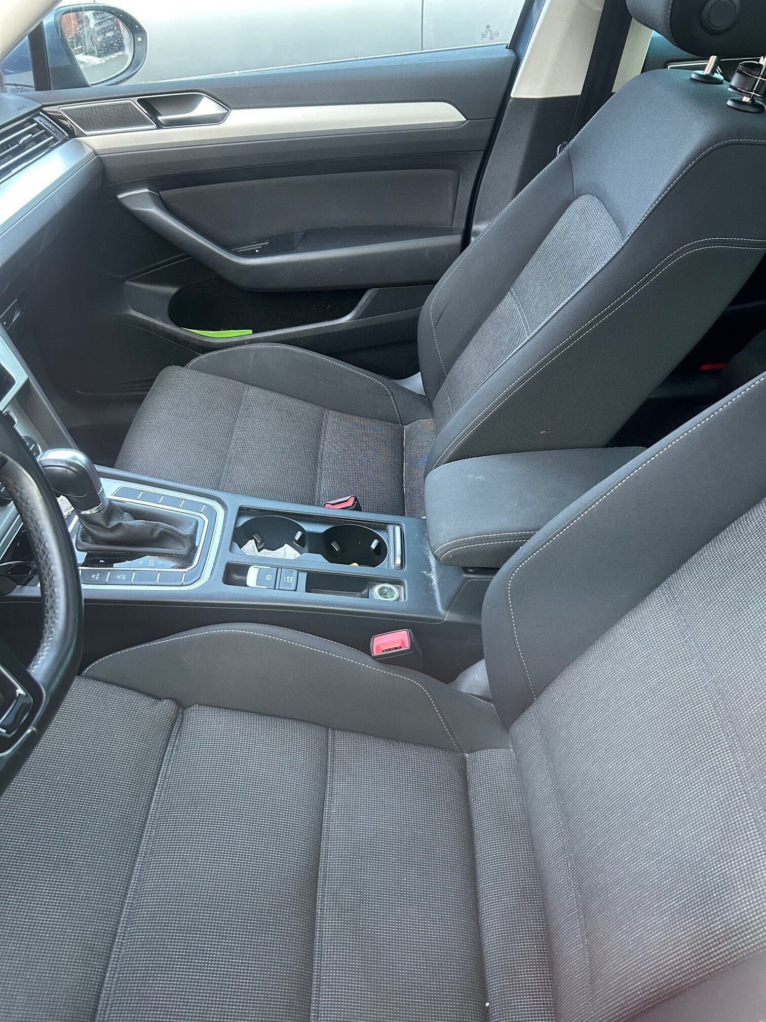 Blå VW Passat fra 2018