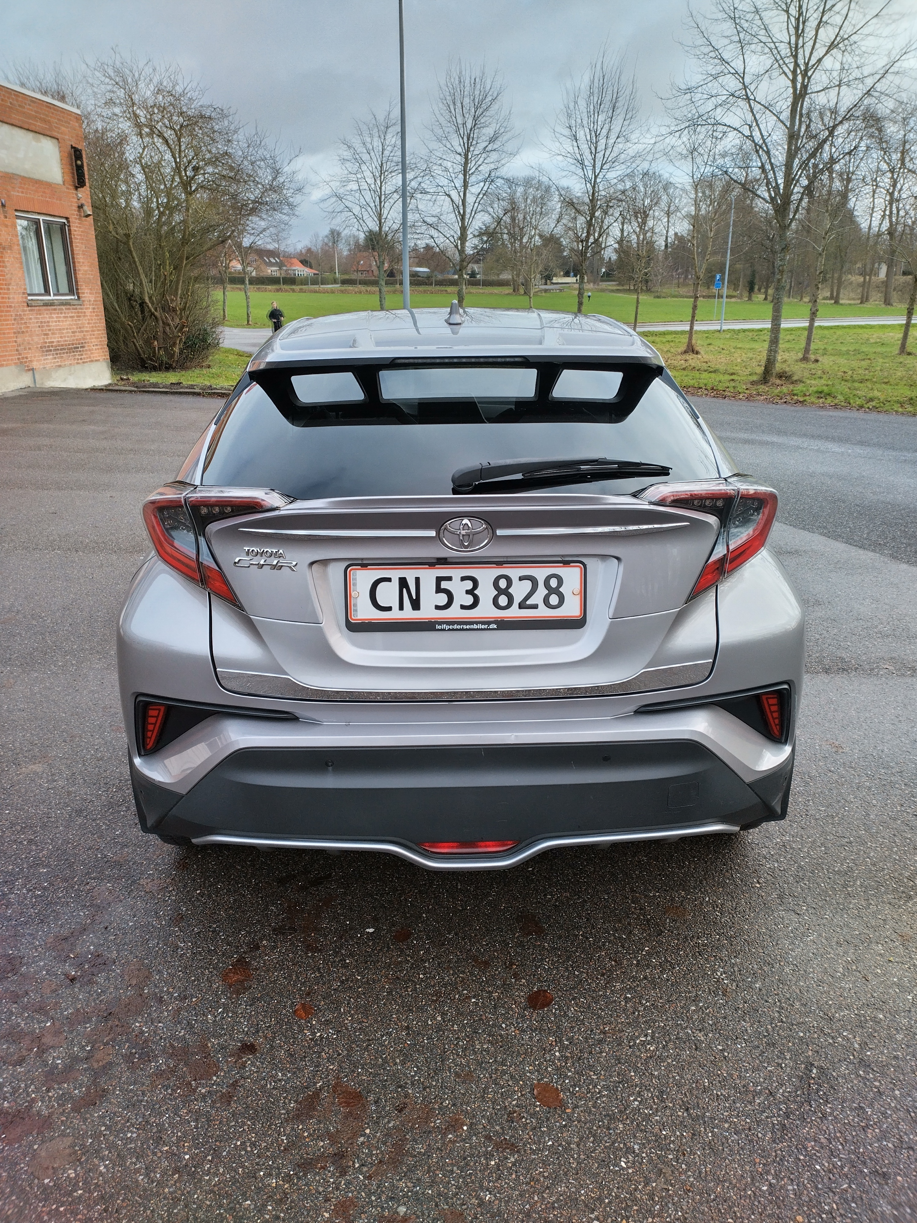 Sølv Toyota C-HR fra 2017