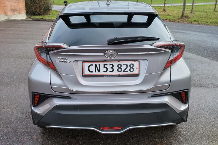 Sølv Toyota C-HR fra 2017