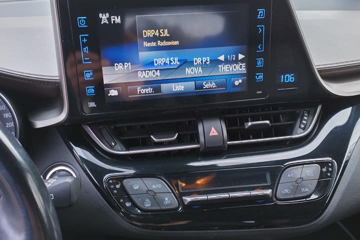 Sølv Toyota C-HR fra 2017