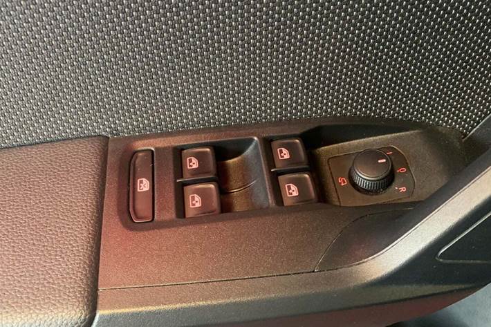 Rød Seat Arona fra 2018 set indefra