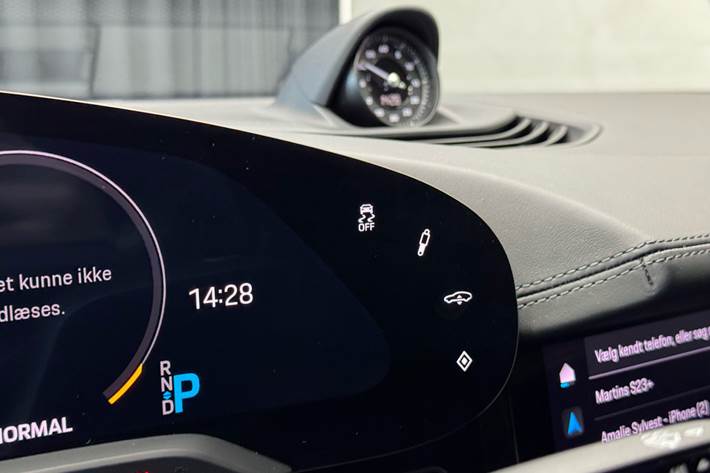 Sort Porsche Taycan fra 2020