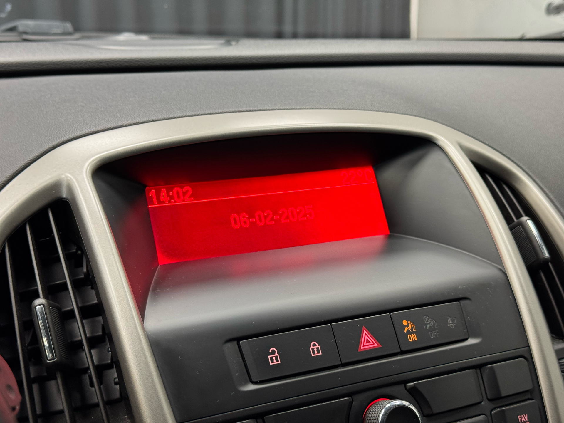 Sort Opel Astra fra 2012 set indefra