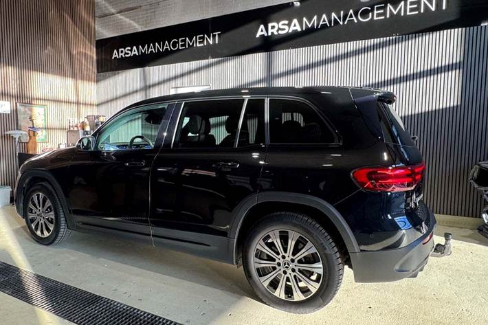 Sort Mercedes EQB250+ fra 2024