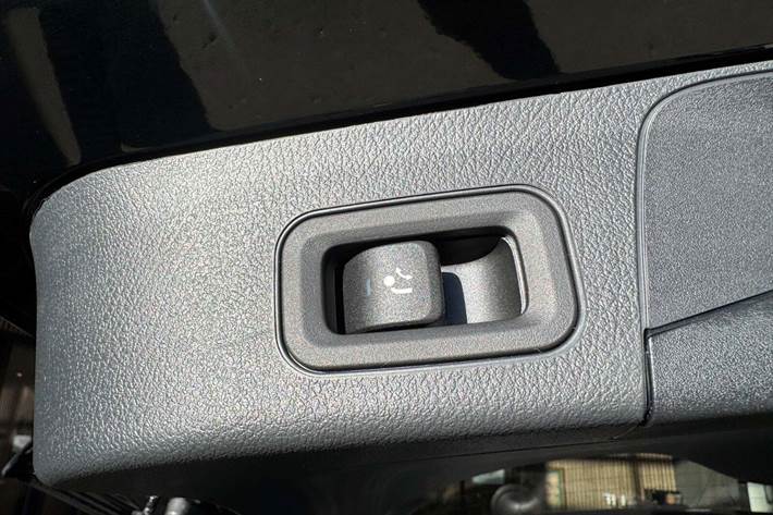 Sort Mercedes EQB250+ fra 2024
