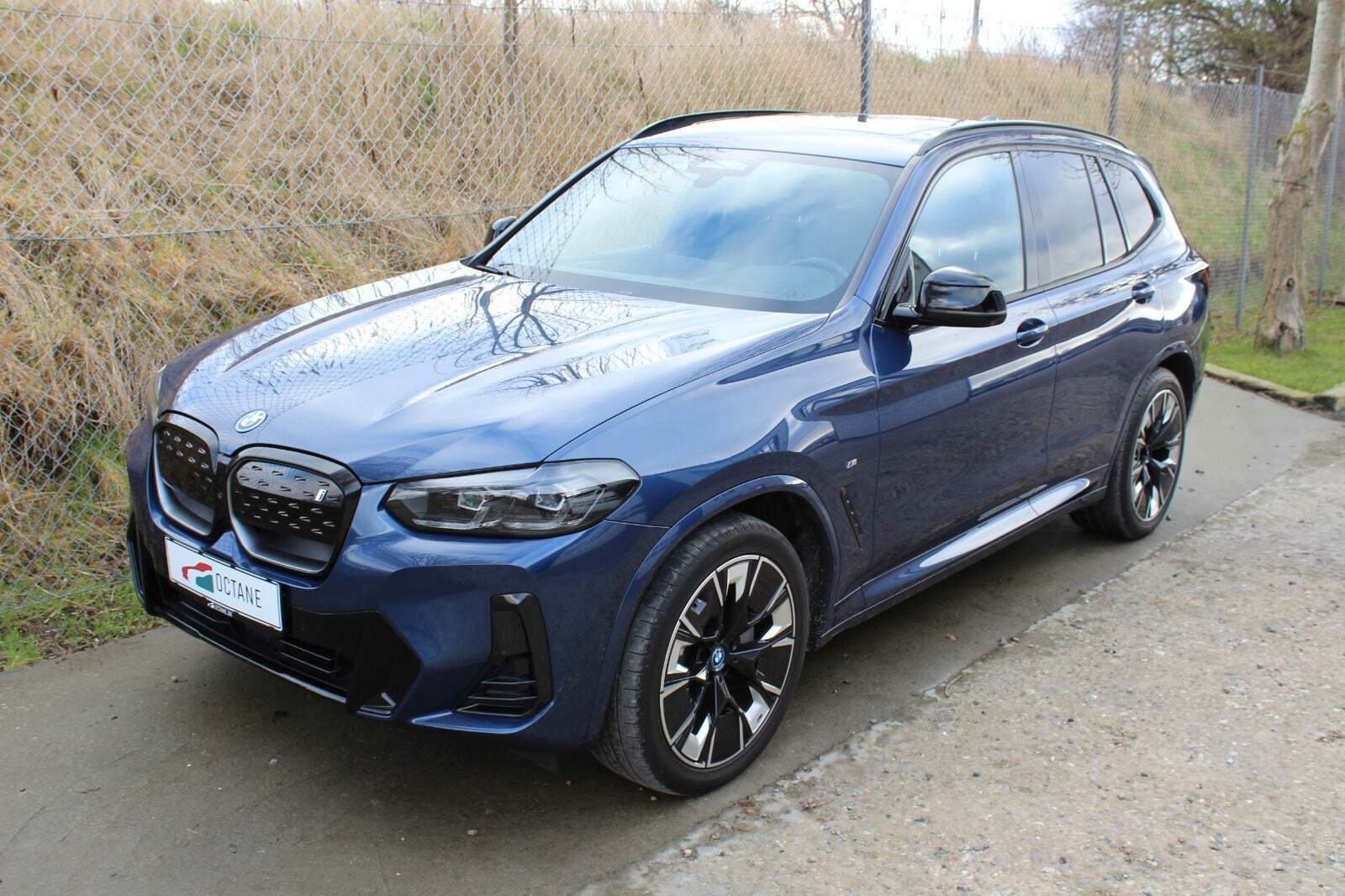 Blå BMW iX3 fra 2022
