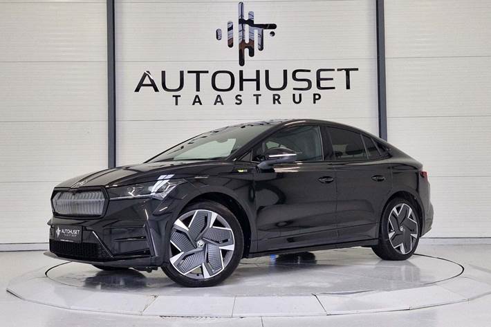 Sort Skoda Enyaq fra 2022 set udefra