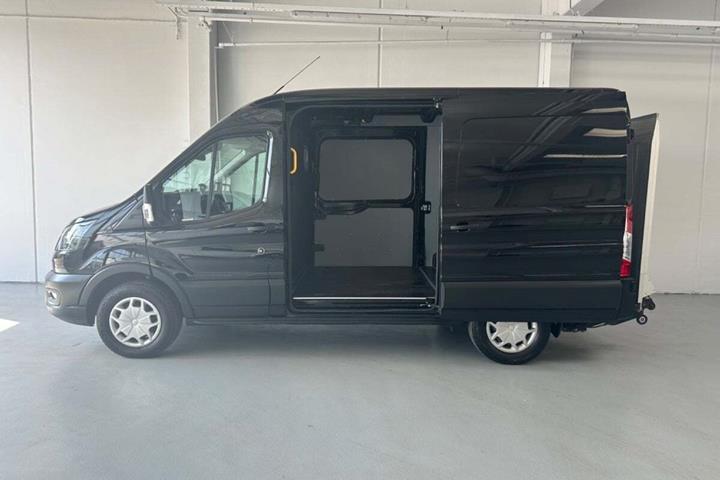 Sort Ford Transit 350 L2 Van fra 2023