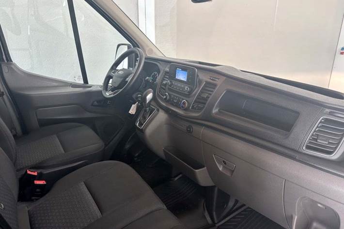 Sort Ford Transit 350 L2 Van fra 2023 set indefra