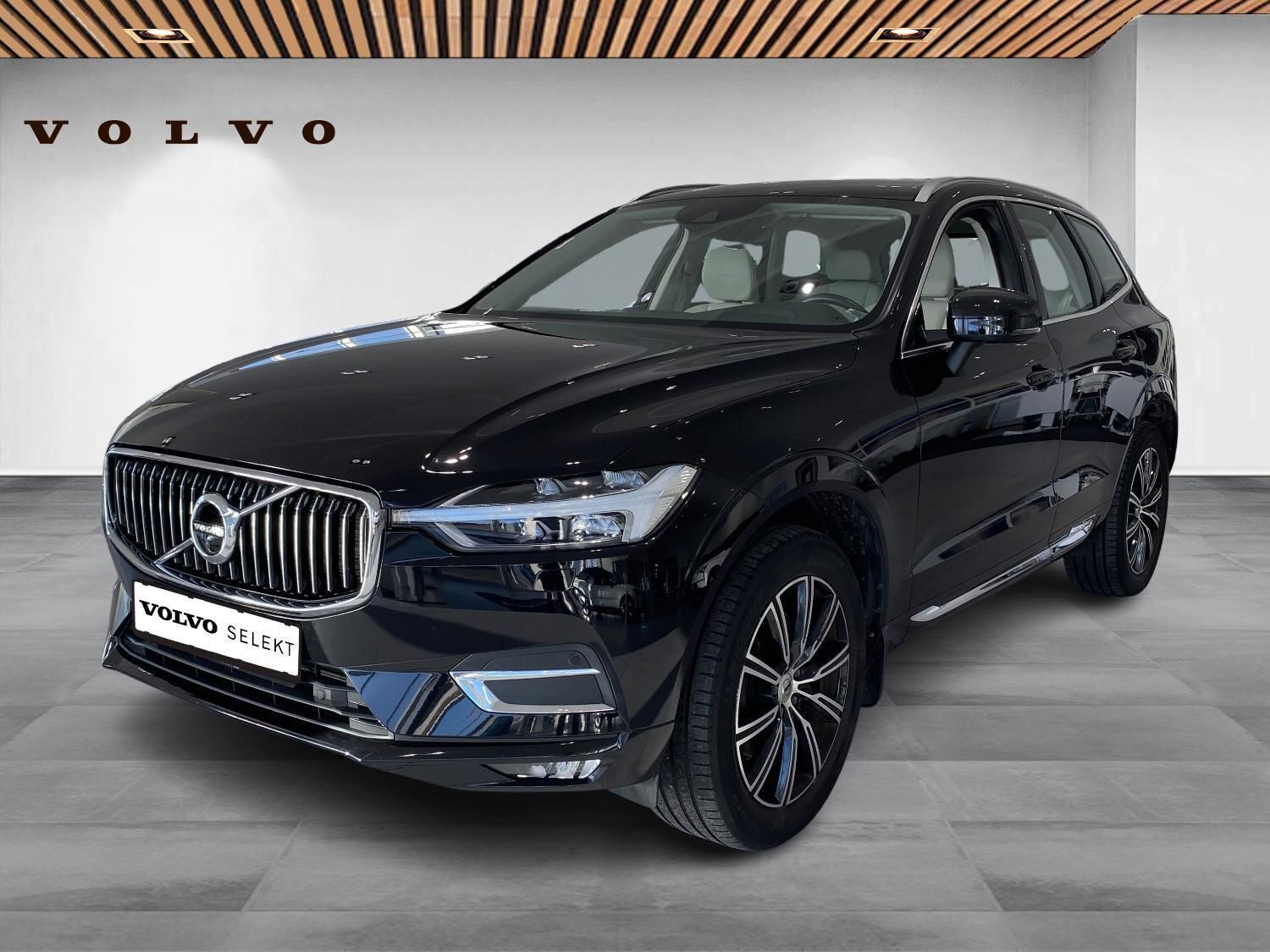 Sort Volvo XC60 fra 2018 set udefra