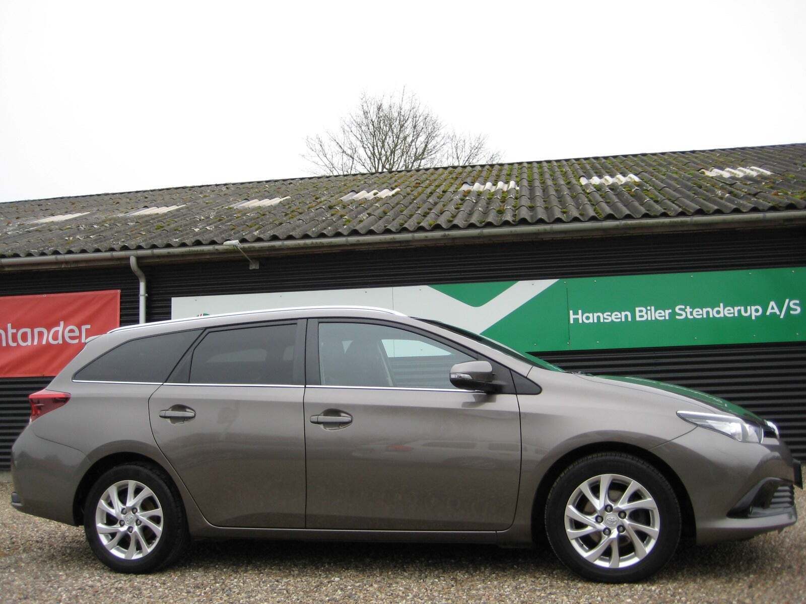 Grå Toyota Auris fra 2015