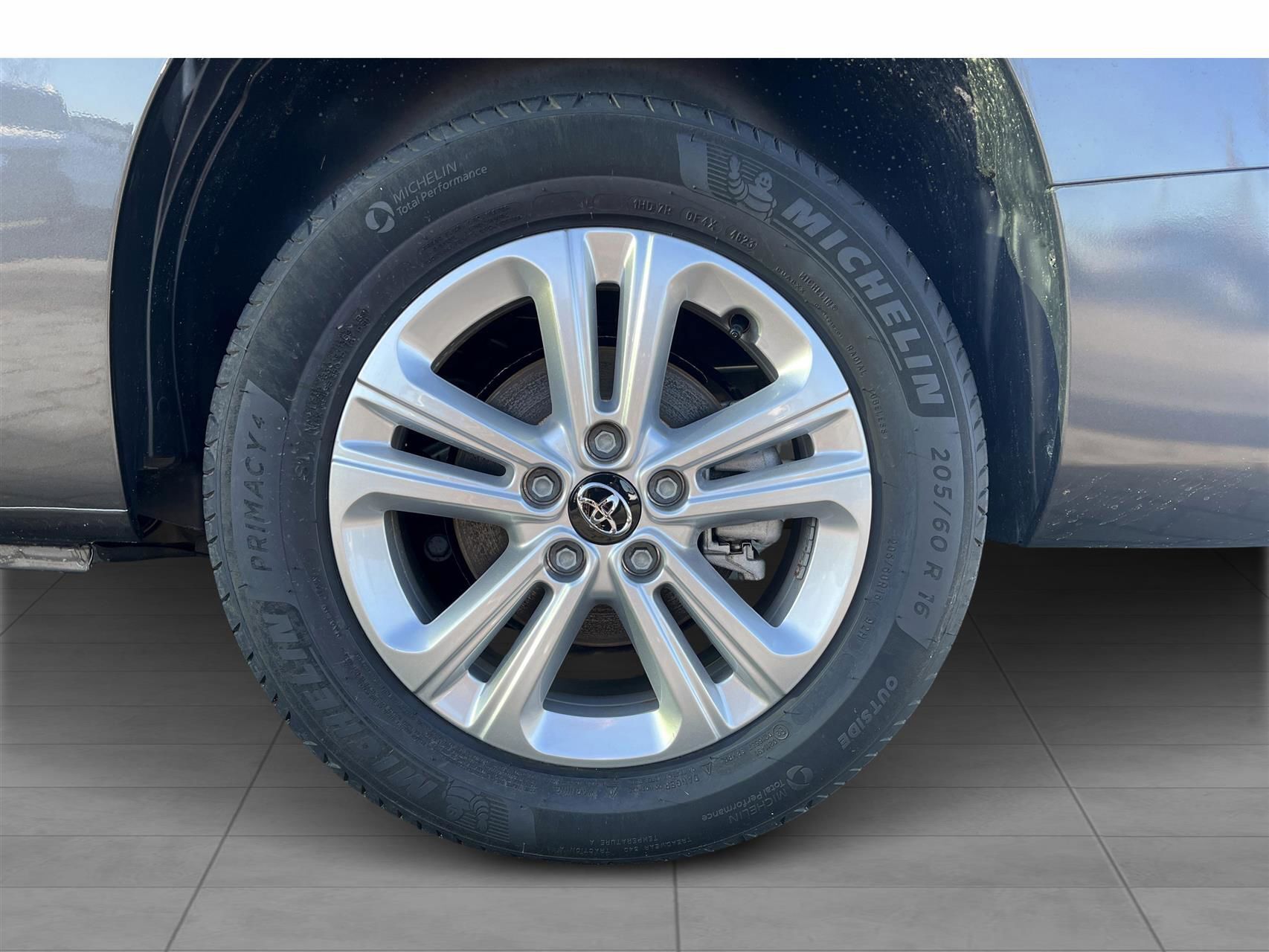 Grå Toyota ProAce City Verso fra 2024