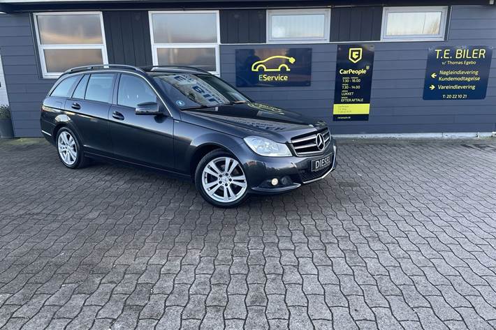 Grå Mercedes C200 d fra 2013 set udefra