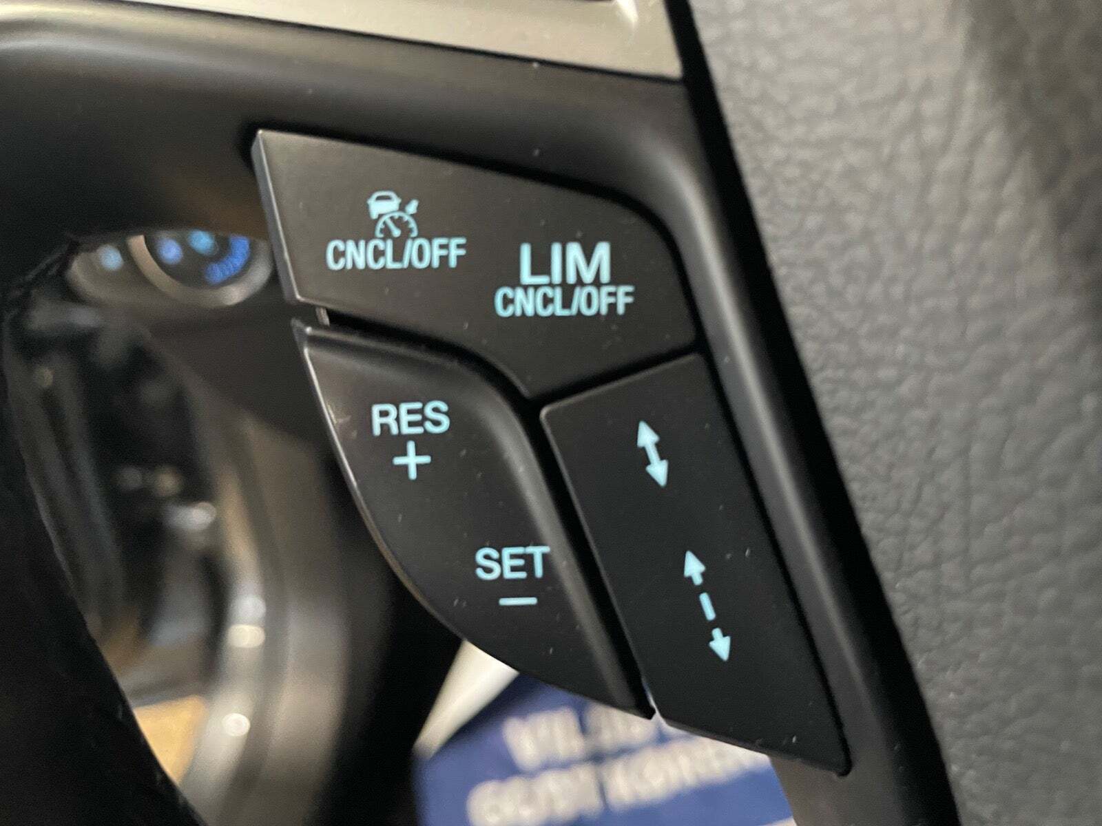 Grå Ford Mondeo fra 2016