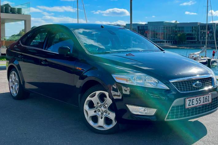 Sort Ford Mondeo fra 2008