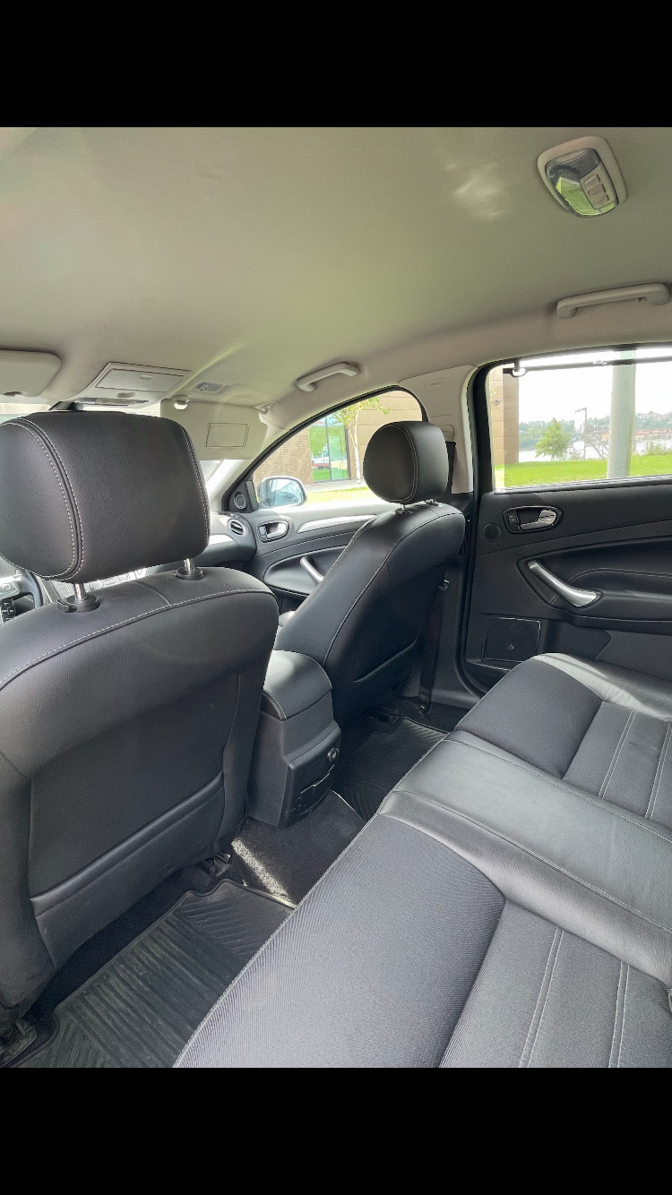 Sort Ford Mondeo fra 2008