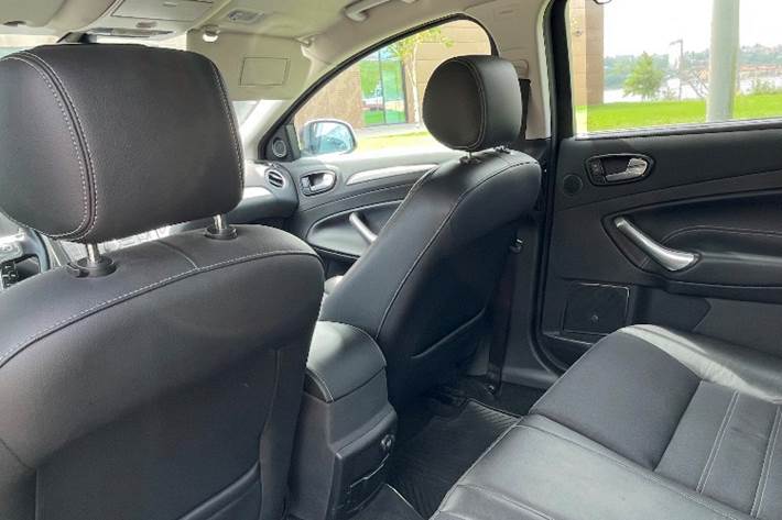 Sort Ford Mondeo fra 2008