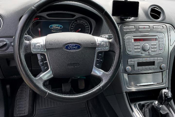 Sort Ford Mondeo fra 2008