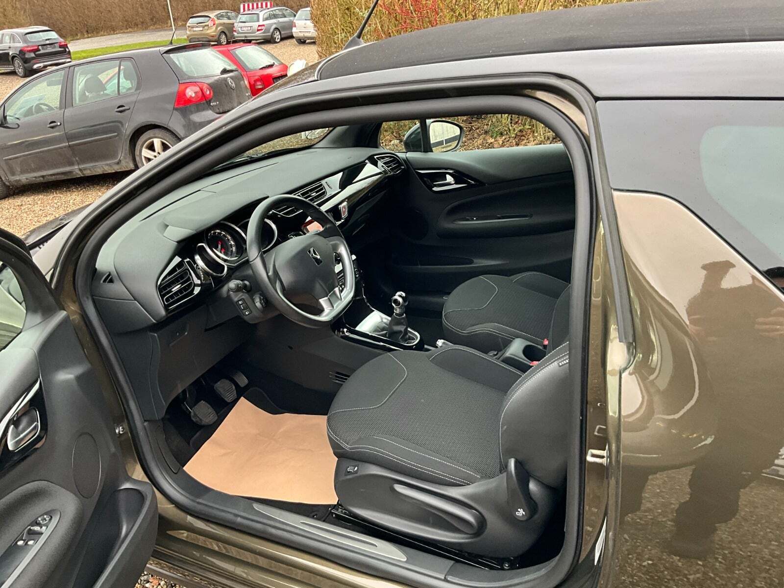 Brun Citroën DS3 fra 2014