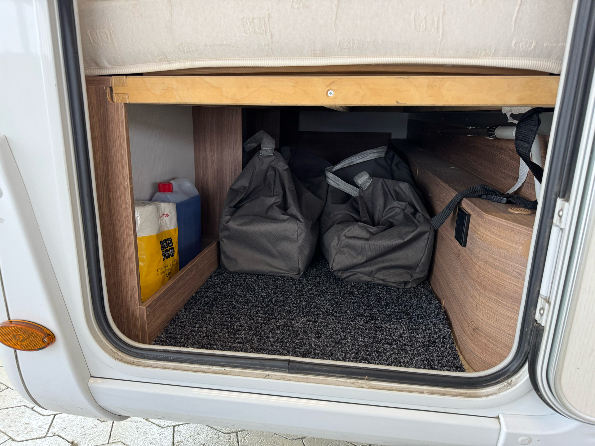 Hvid Pilote P696 S fra 2020