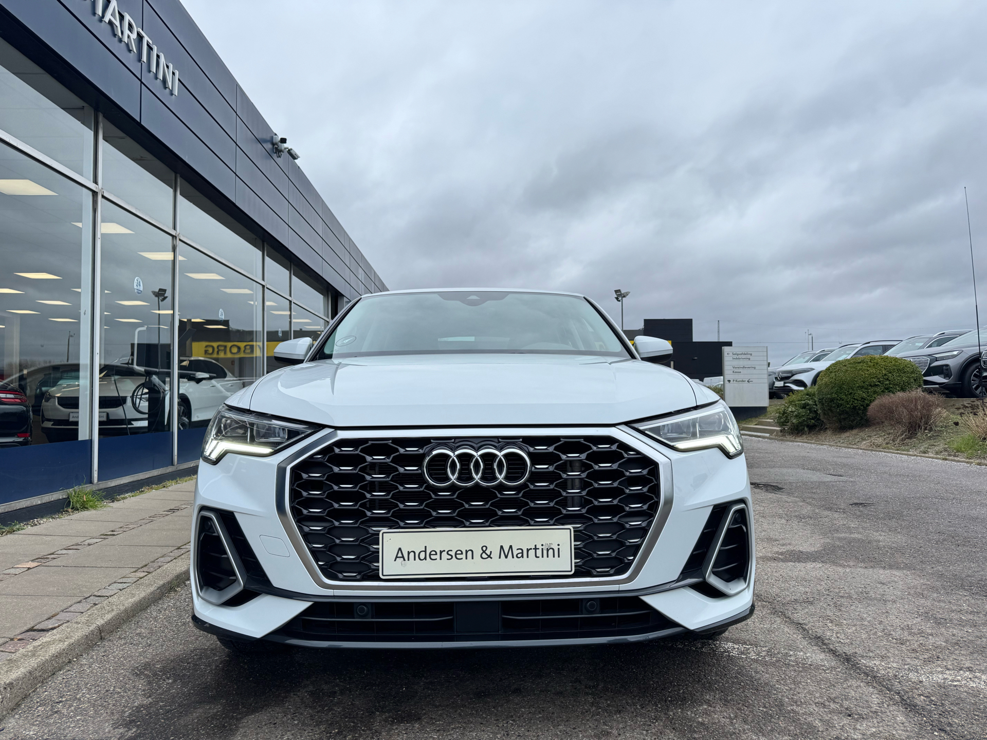 Hvid Audi Q3 fra 2021