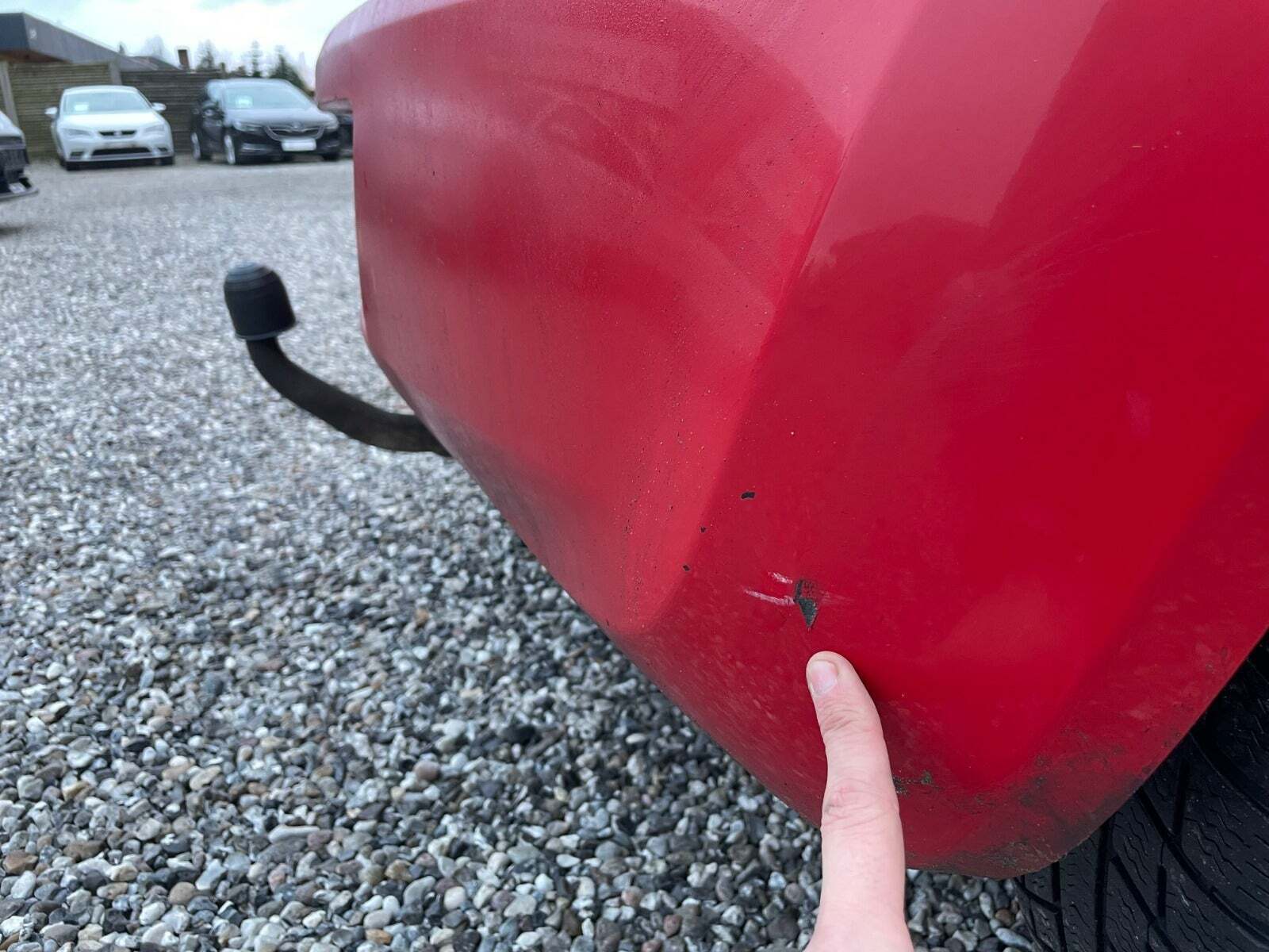 Rød Opel Agila fra 2009 set udefra