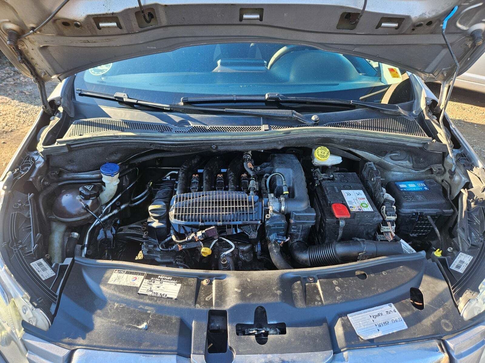 Grå Peugeot 2008 fra 2013